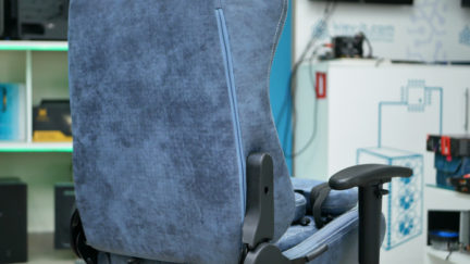 Обзор геймерского кресла AeroCool Duke в цвете Steel Blue