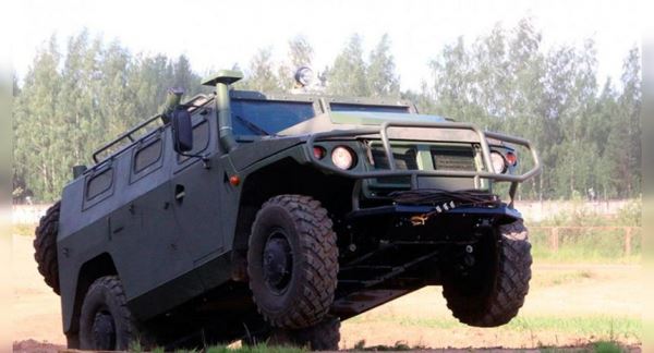 В России создали новейший легкий военный броневик "Стрела"
