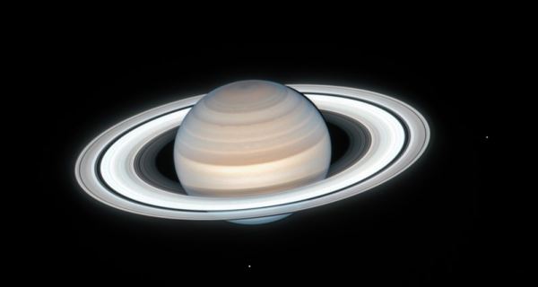 Астрономы опубликовали фото летнего Сатурна